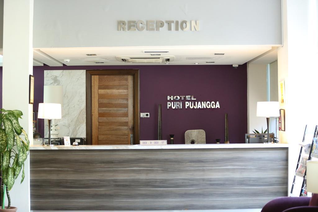 Puri Pujangga Hotel Bangi Exterior foto