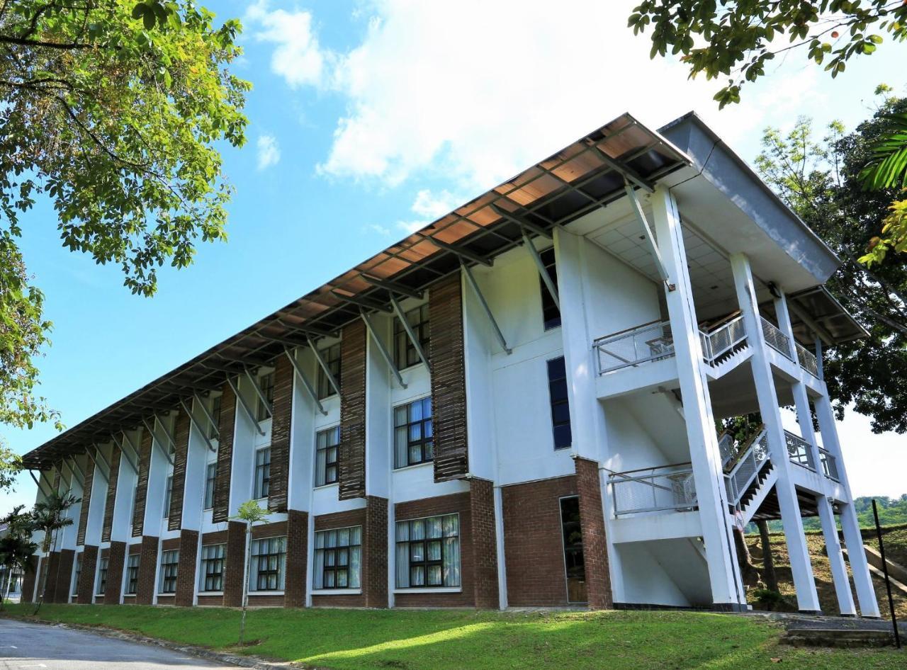 Puri Pujangga Hotel Bangi Exterior foto
